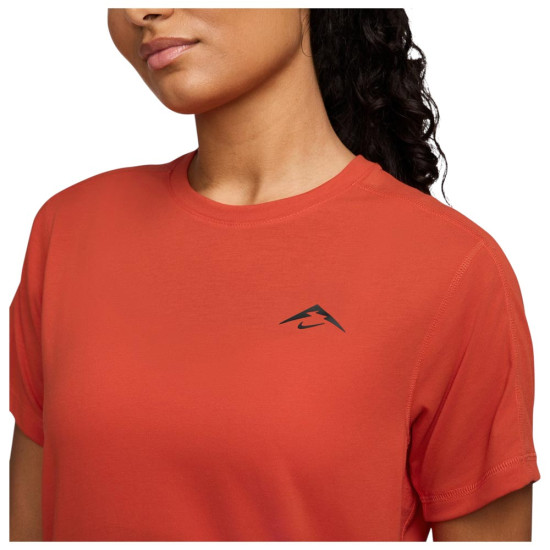 Nike Γυναικεία κοντομάνικη μπλούζα Trail Dri-FIT Running Tee Nike Γυναικεία κοντομάνικη μπλούζα Trail Dri-FIT Running Tee